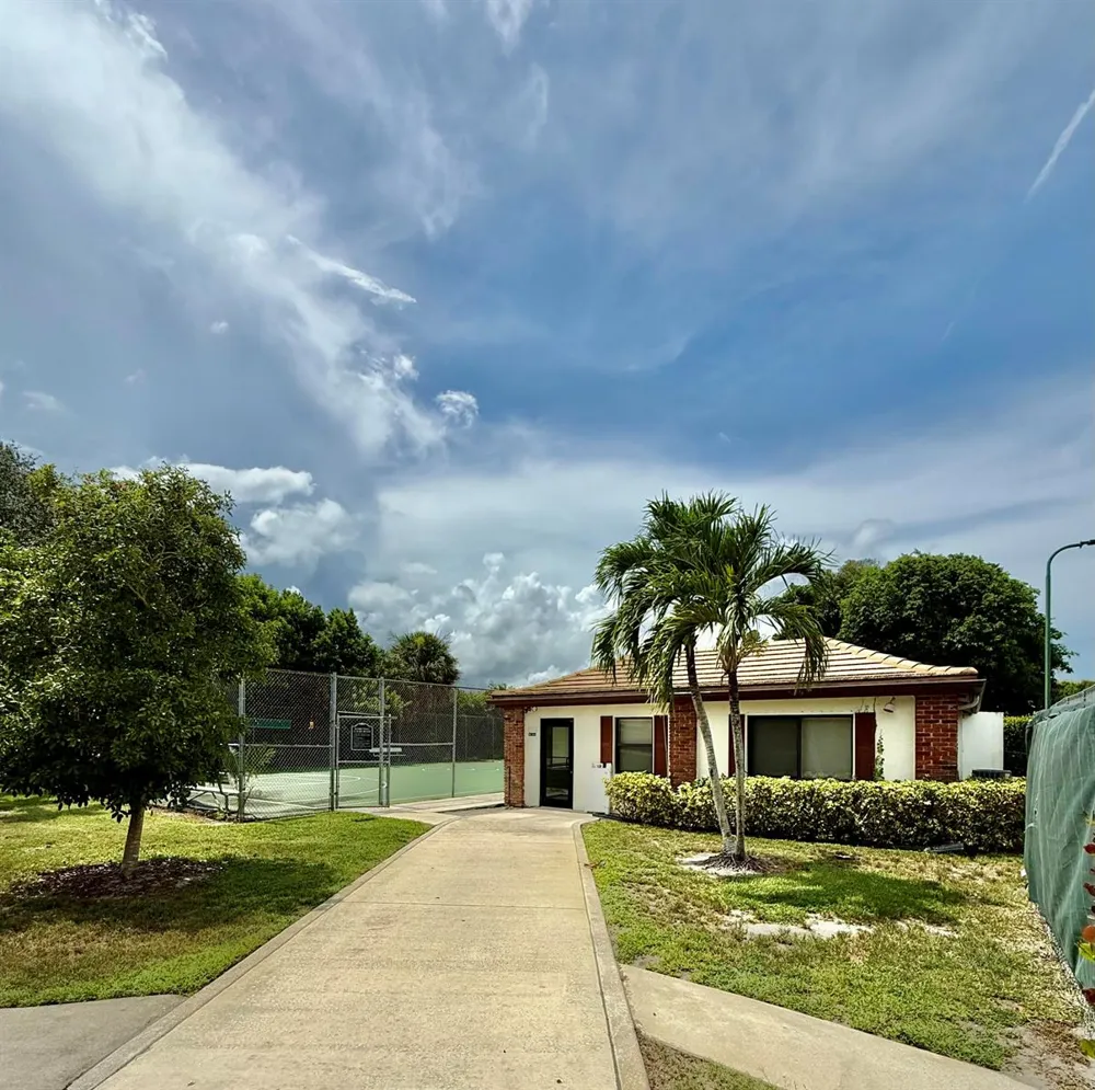362 Yorktowne Circle Atlantis, FL 33462