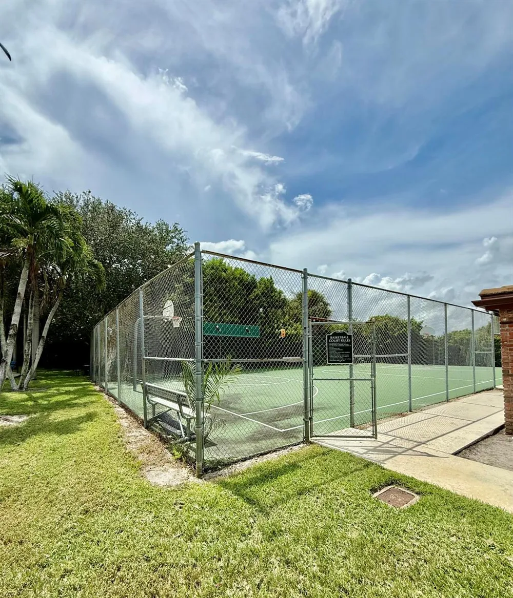 362 Yorktowne Circle Atlantis, FL 33462