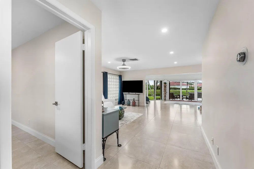 362 Yorktowne Circle Atlantis, FL 33462