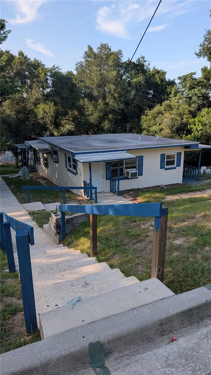 738 E MINNEOLA AVENUE Clermont, FL 34711