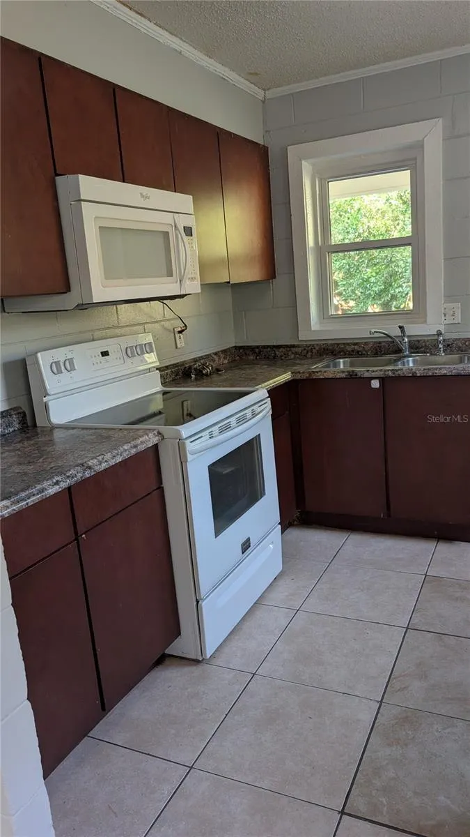 738 E MINNEOLA AVENUE Clermont, FL 34711