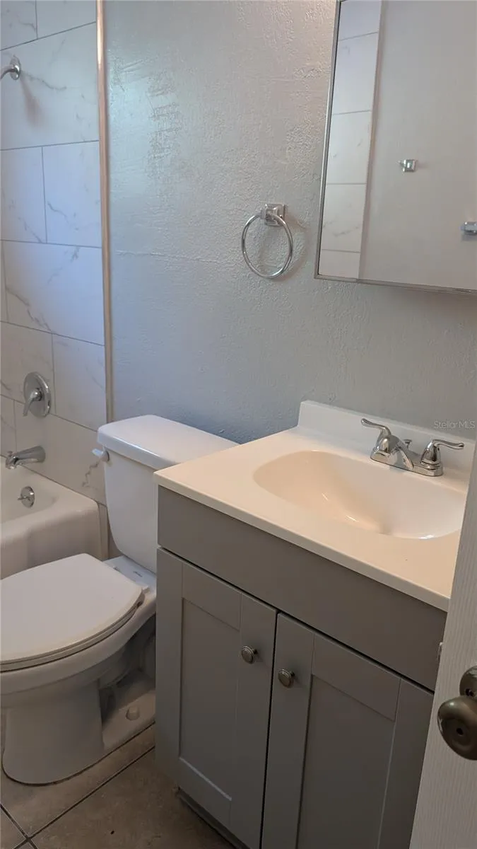 738 E MINNEOLA AVENUE Clermont, FL 34711