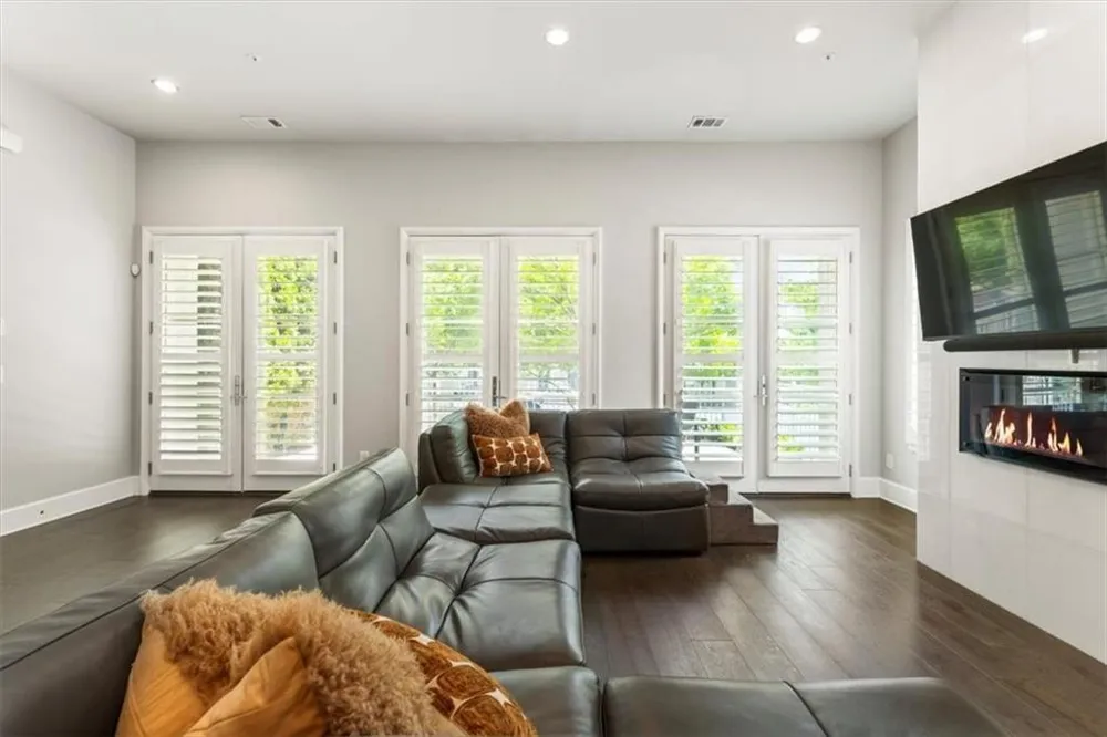 878 3rd Street Alpharetta, GA 30009