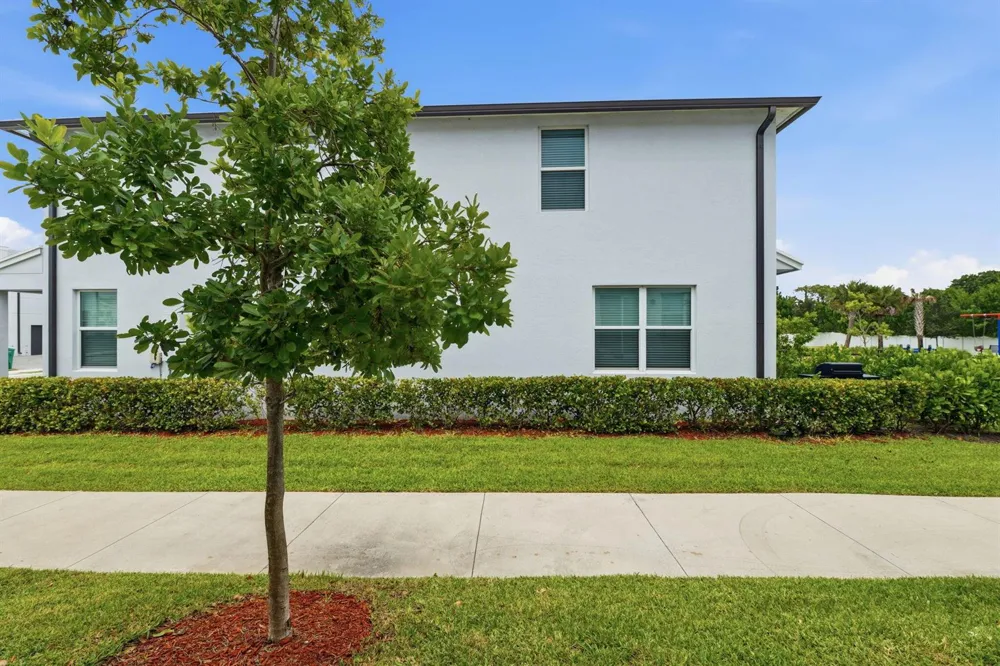 4046 HOT SPRINGS AVENUE Palm Springs, FL 33461