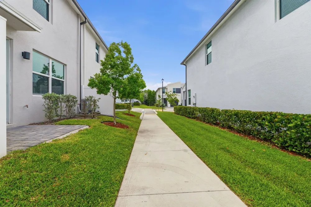 4046 HOT SPRINGS AVENUE Palm Springs, FL 33461
