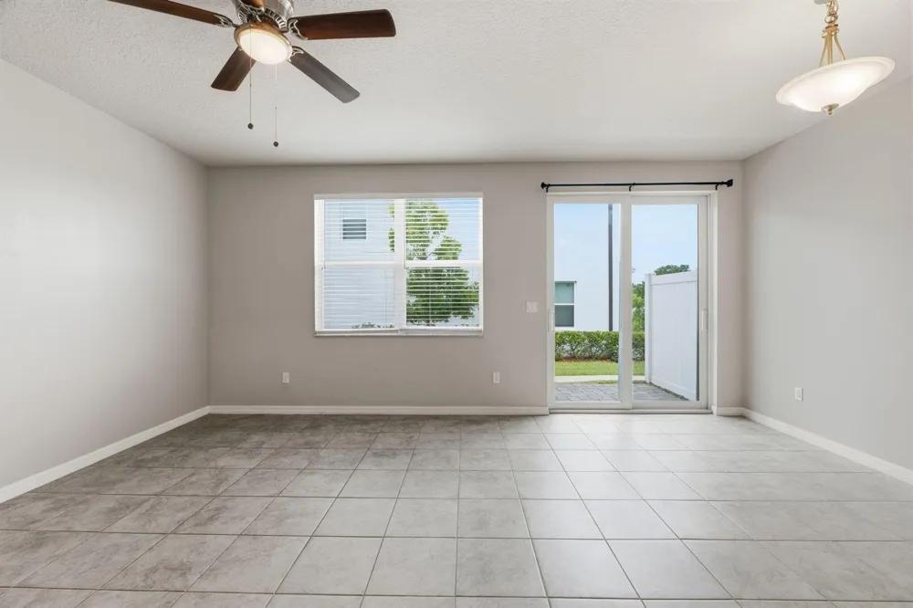 4046 HOT SPRINGS AVENUE Palm Springs, FL 33461