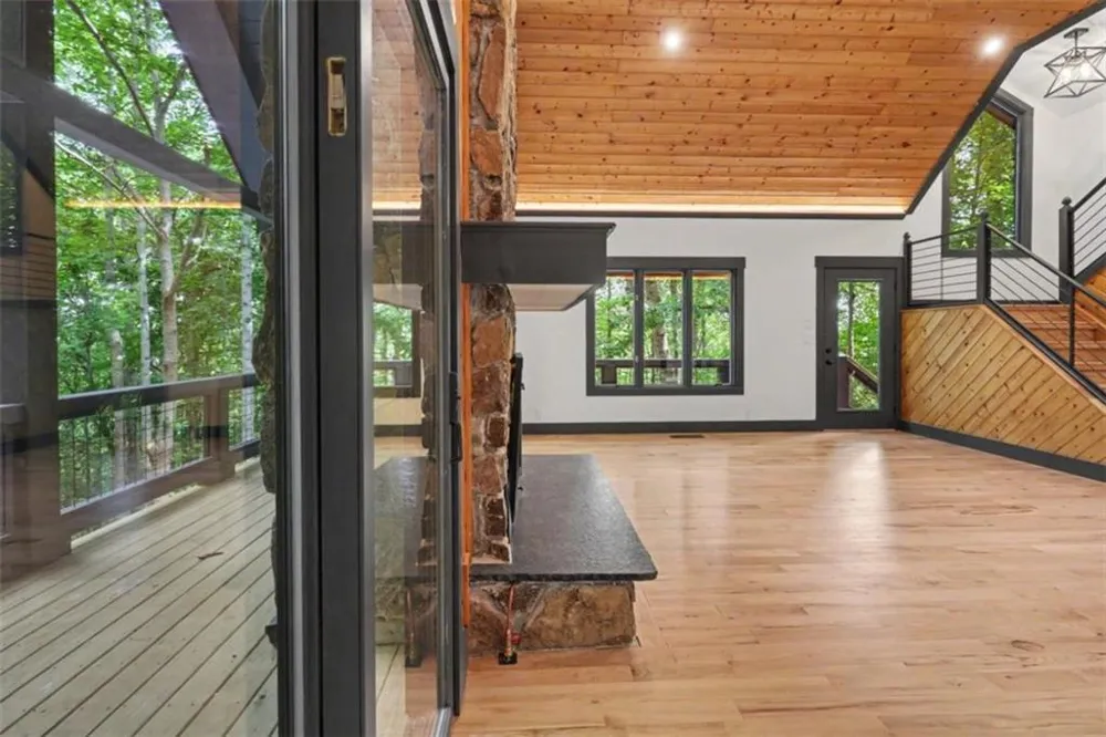 1583 Spring Cove Road Blairsville, GA 30512