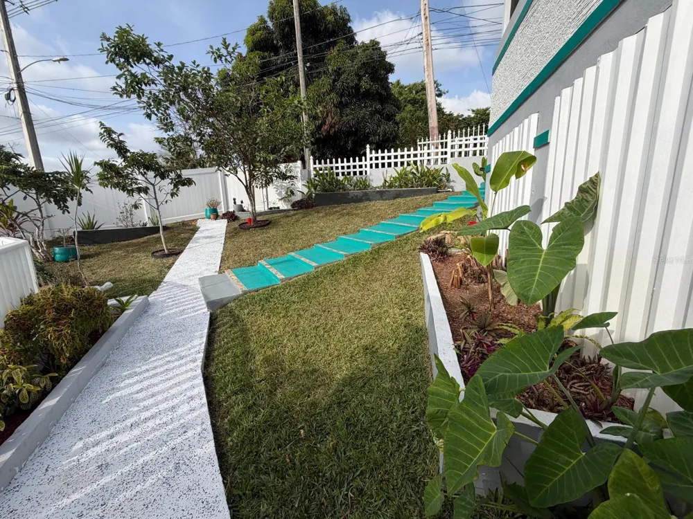 282 AVE. FELIX RIOS Aibonito, PR 00705