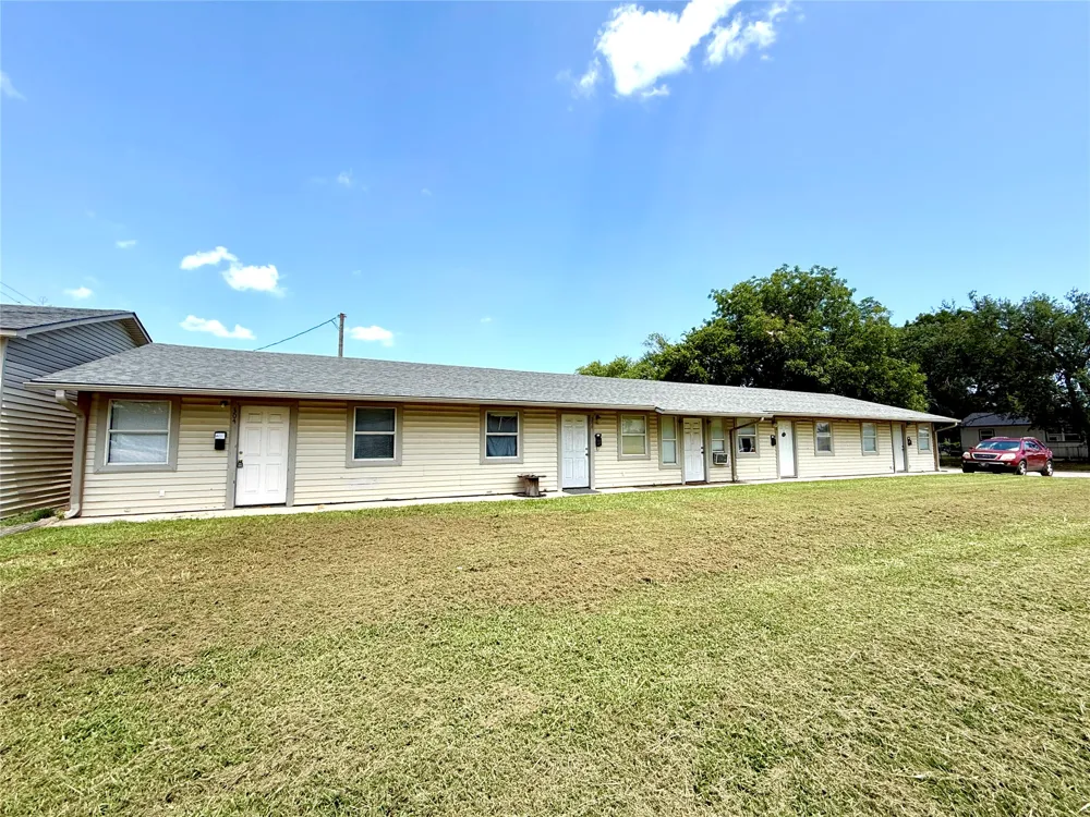 312 S B Davis, OK 73030