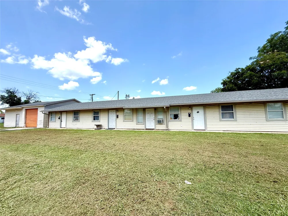 312 S B Davis, OK 73030