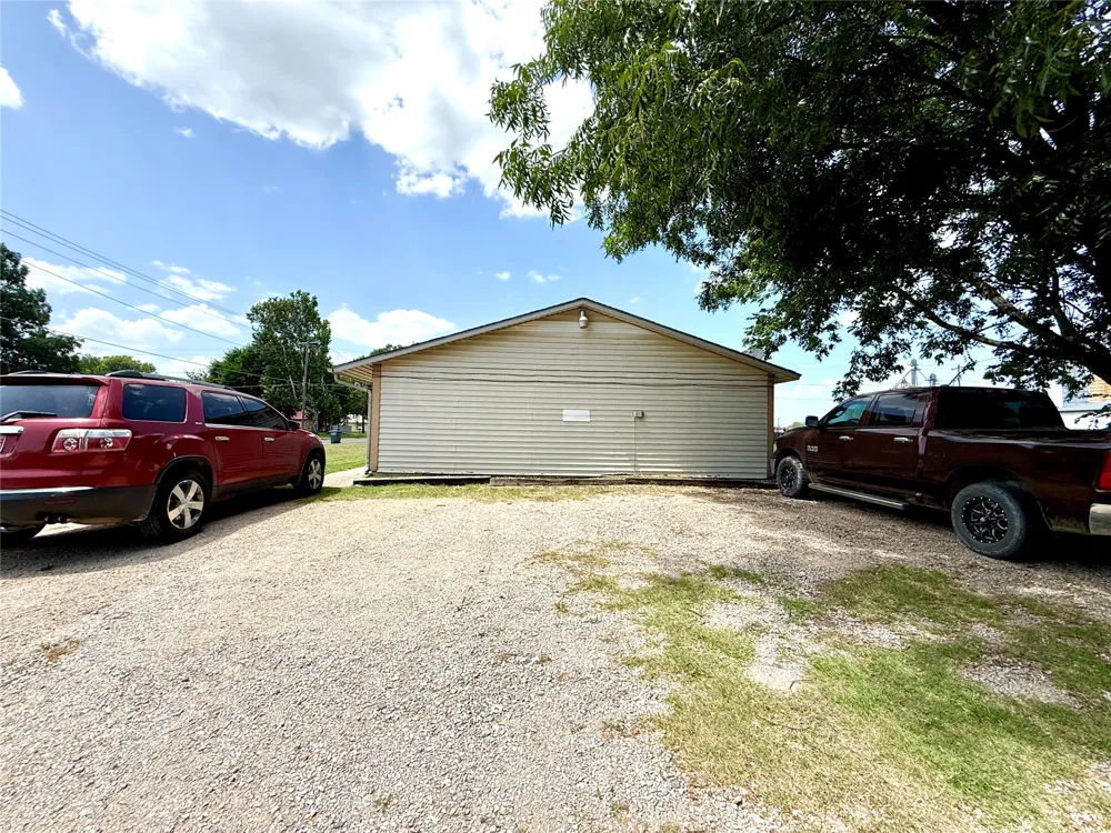 312 S B Davis, OK 73030