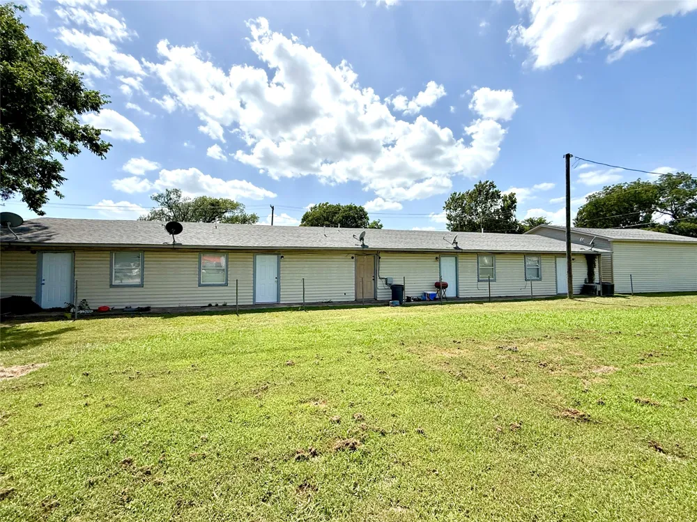 312 S B Davis, OK 73030