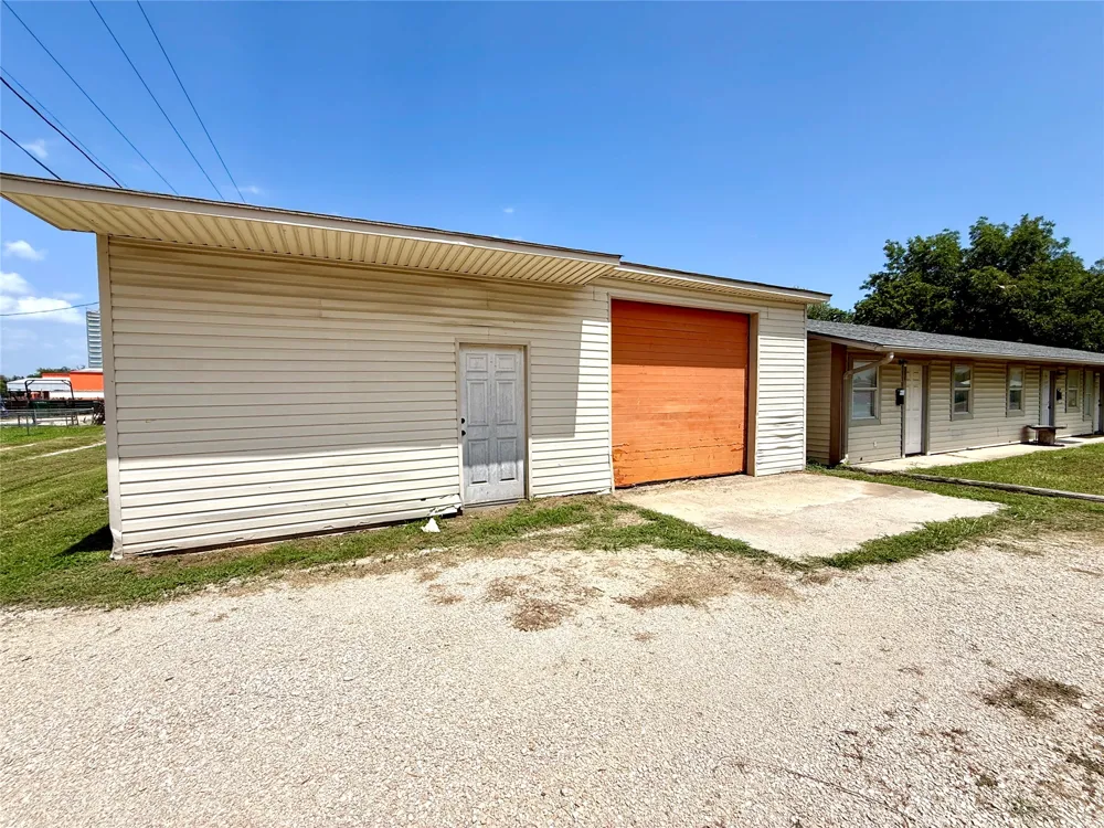 312 S B Davis, OK 73030