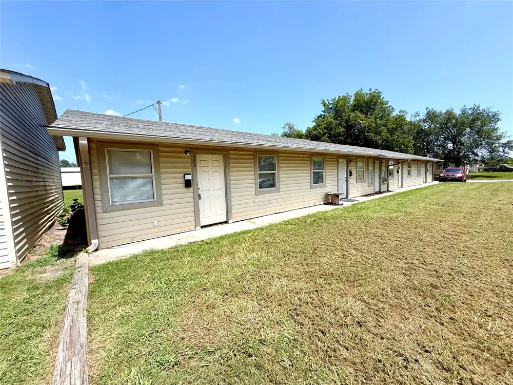 312 S B Davis, OK 73030