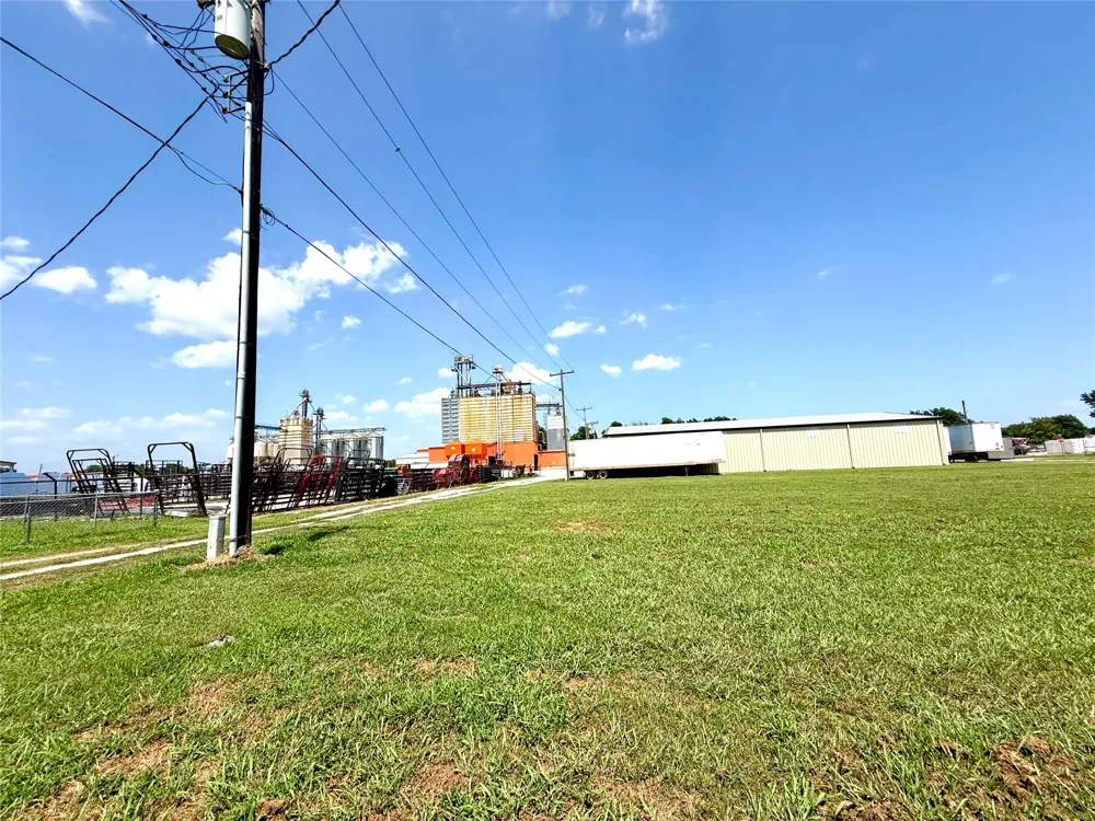 312 S B Davis, OK 73030