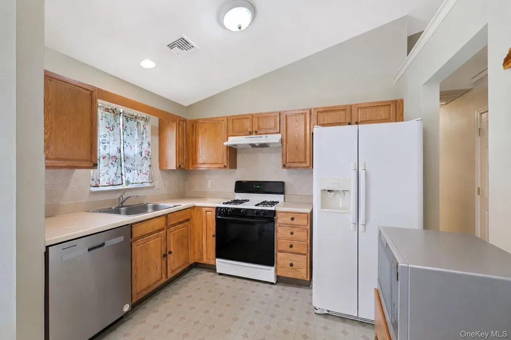 3 Stanford Court Walden, NY 12586