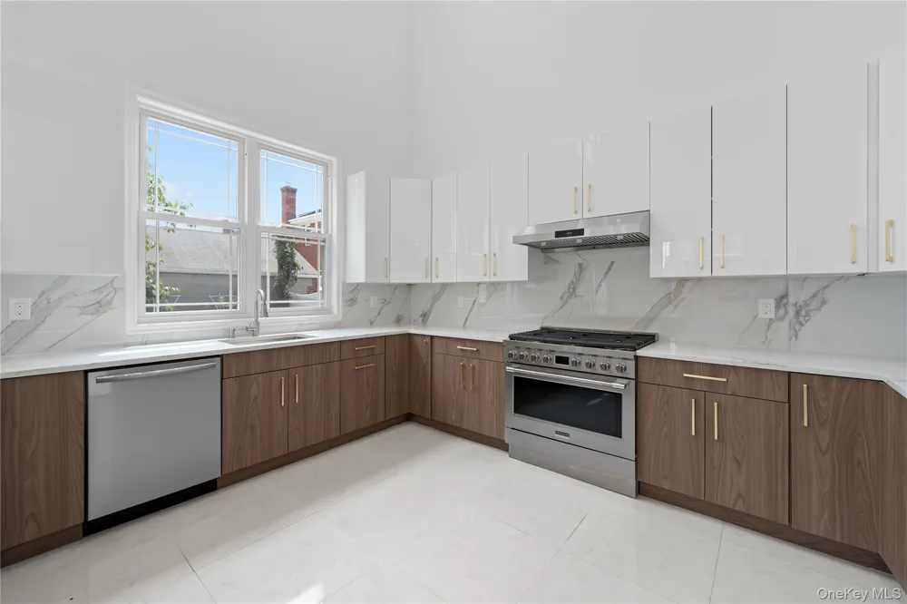 172-12 65th Avenue Fresh Meadows, NY 11365