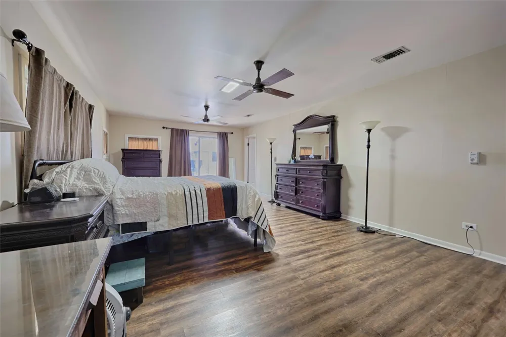 604 Market Street Hallettsville, TX 77964