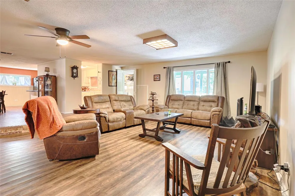 604 Market Street Hallettsville, TX 77964