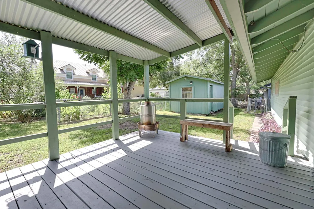 604 Market Street Hallettsville, TX 77964