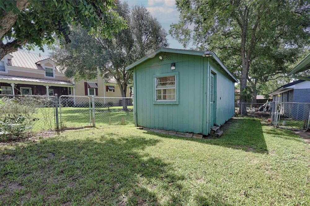 604 Market Street Hallettsville, TX 77964