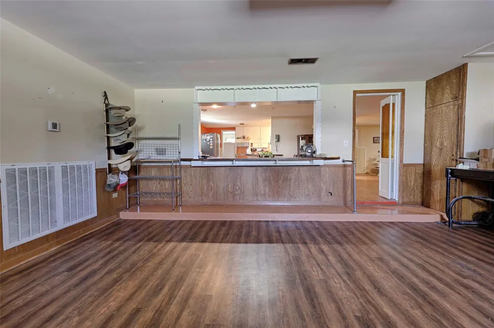 604 Market Street Hallettsville, TX 77964