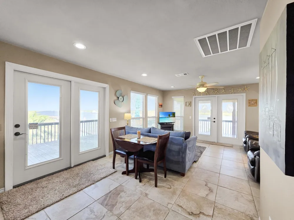 1301 Monkhouse Drive Crystal Beach, TX 77650