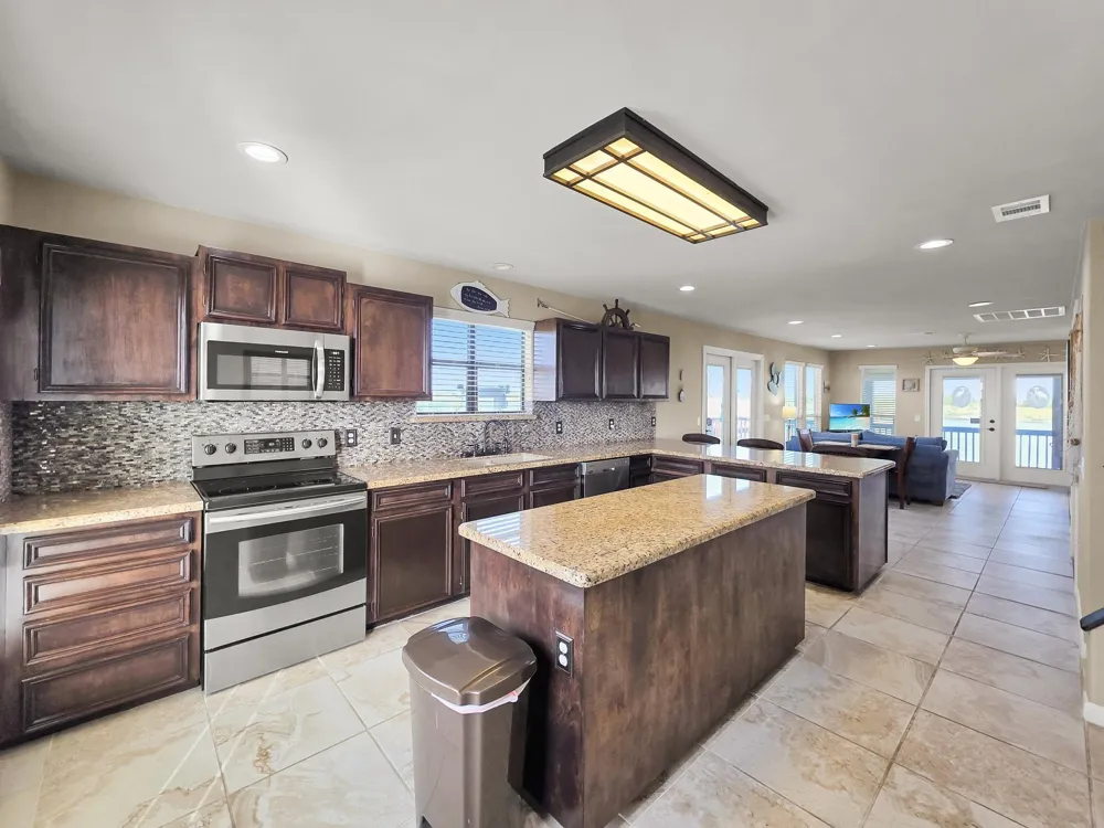 1301 Monkhouse Drive Crystal Beach, TX 77650