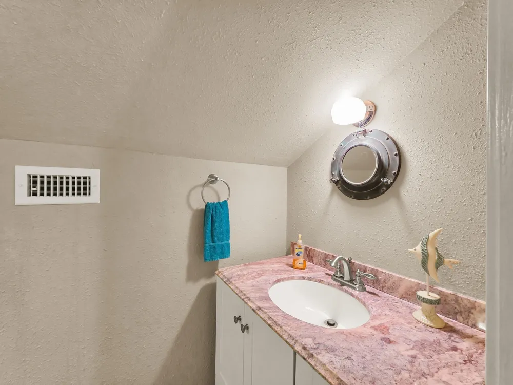 1301 Monkhouse Drive Crystal Beach, TX 77650