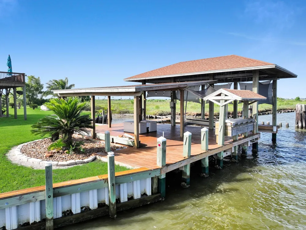 1301 Monkhouse Drive Crystal Beach, TX 77650