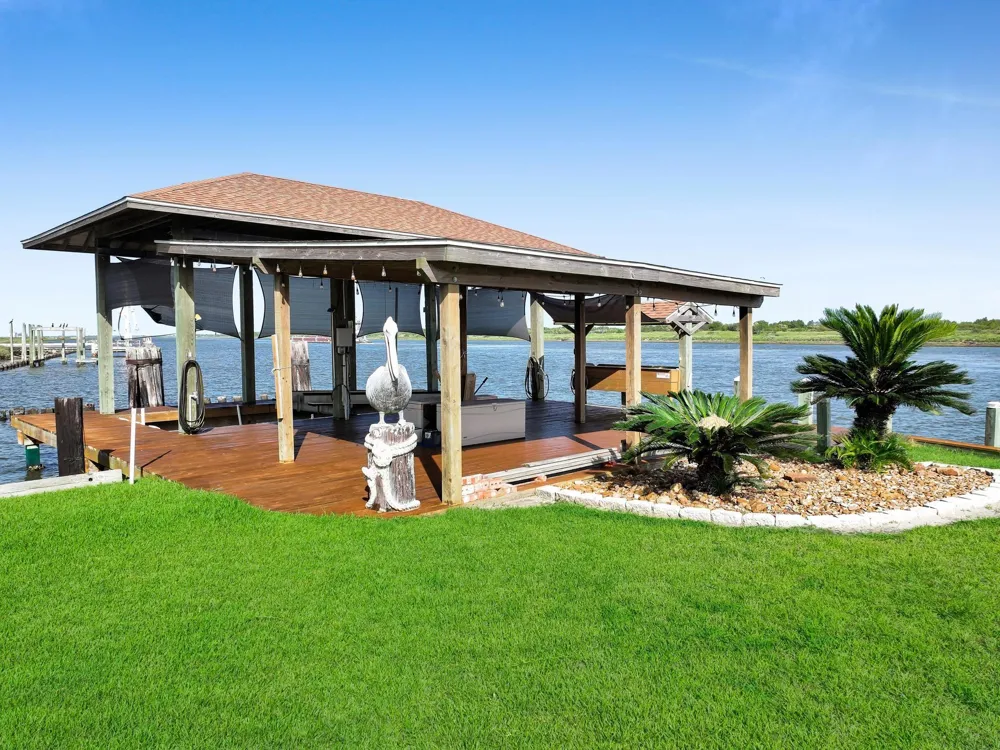 1301 Monkhouse Drive Crystal Beach, TX 77650