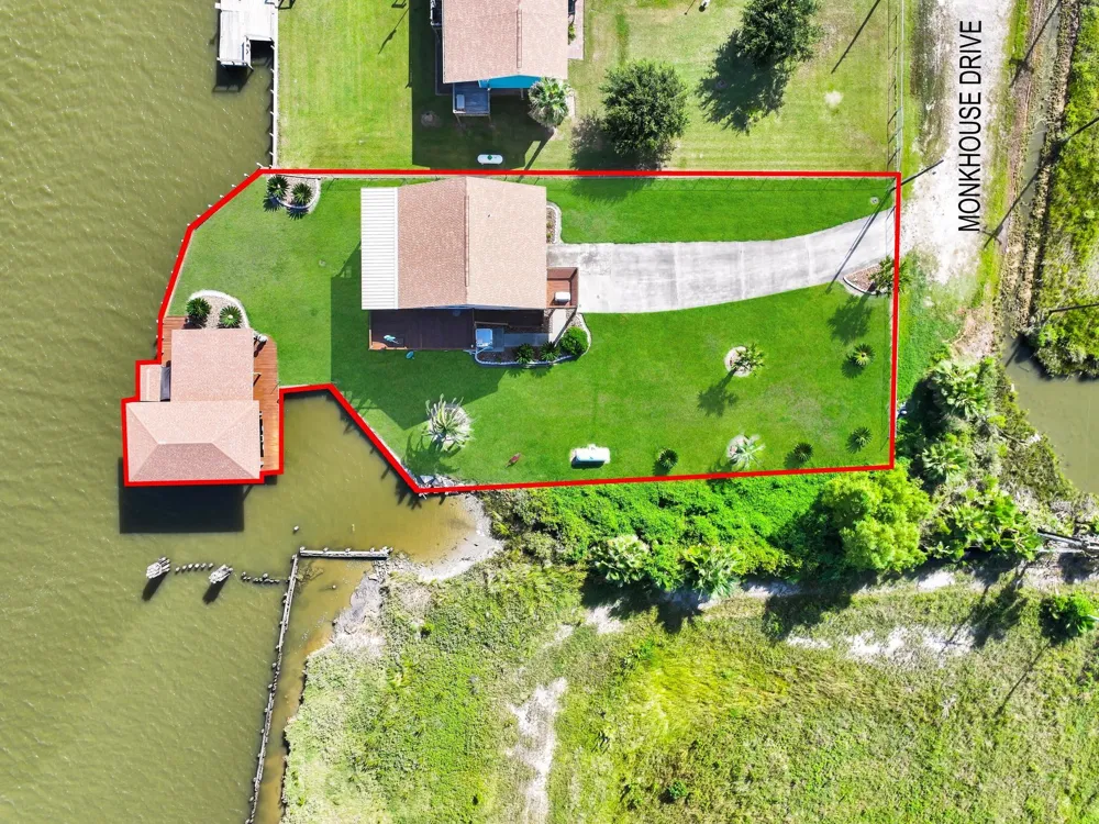 1301 Monkhouse Drive Crystal Beach, TX 77650
