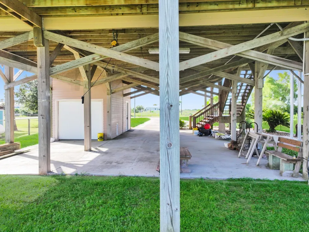 1301 Monkhouse Drive Crystal Beach, TX 77650