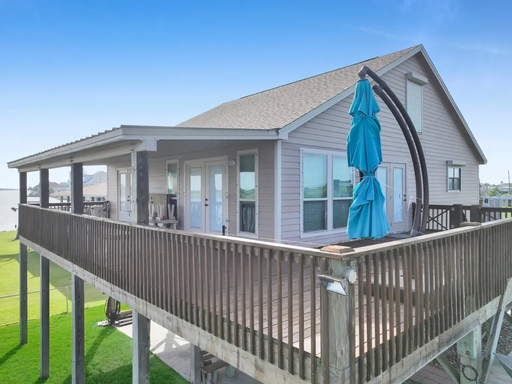 1301 Monkhouse Drive Crystal Beach, TX 77650