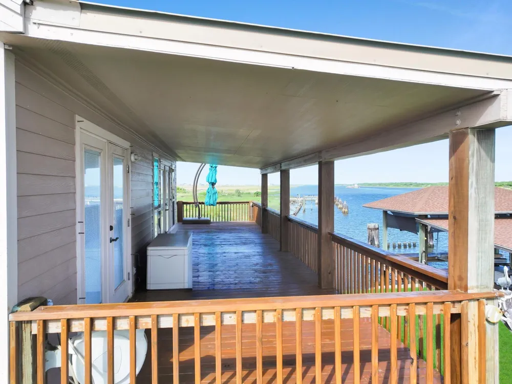 1301 Monkhouse Drive Crystal Beach, TX 77650