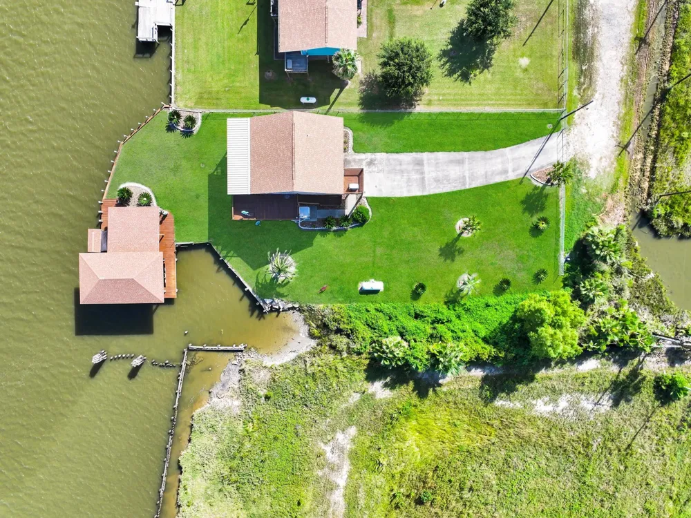 1301 Monkhouse Drive Crystal Beach, TX 77650