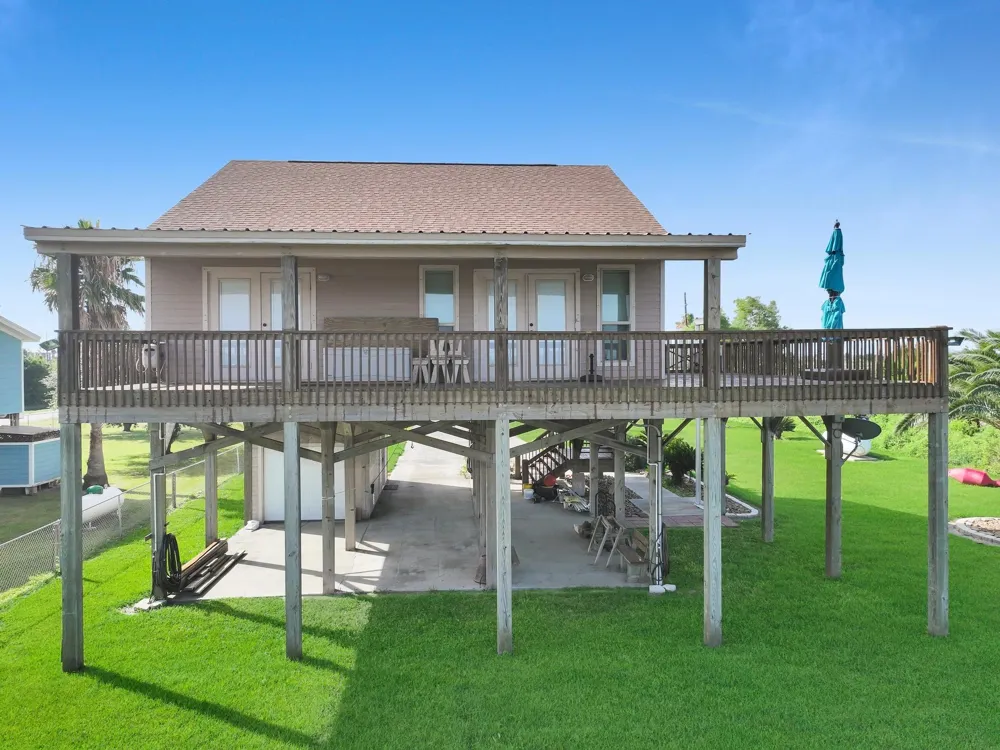 1301 Monkhouse Drive Crystal Beach, TX 77650