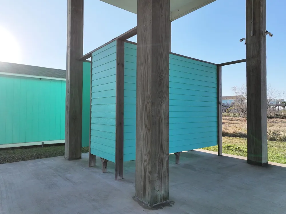 911 S Tinkle Lane Crystal Beach, TX 77650