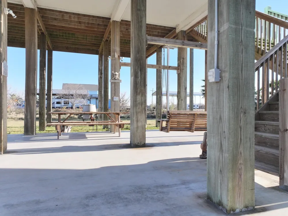 911 S Tinkle Lane Crystal Beach, TX 77650