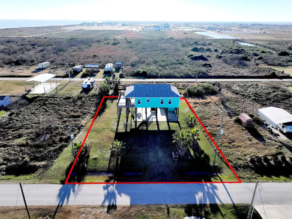 911 S Tinkle Lane Crystal Beach, TX 77650