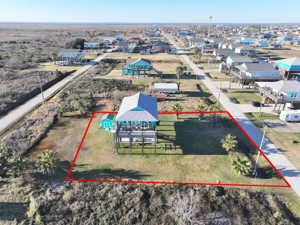 911 S Tinkle Lane Crystal Beach, TX 77650