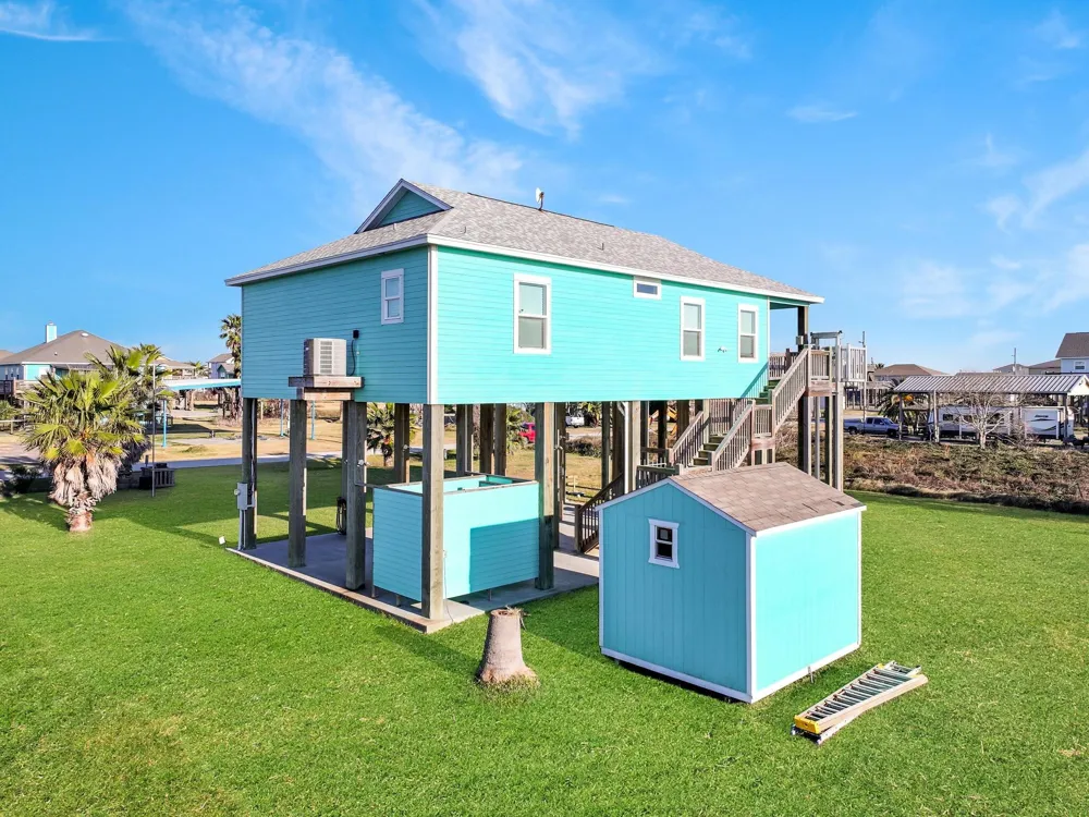 911 S Tinkle Lane Crystal Beach, TX 77650