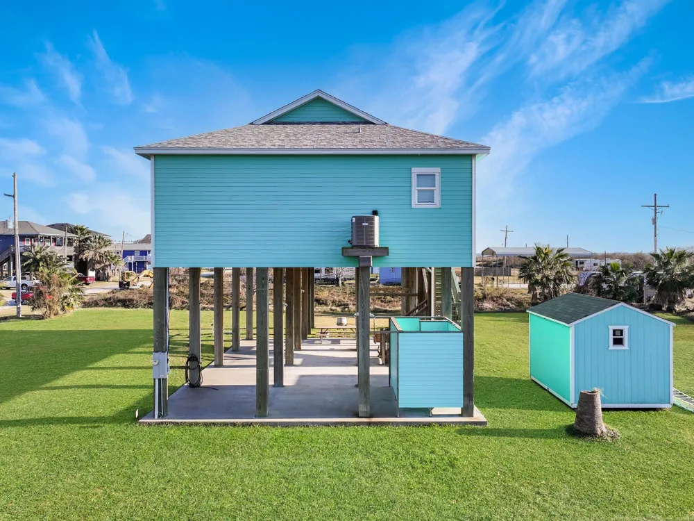 911 S Tinkle Lane Crystal Beach, TX 77650