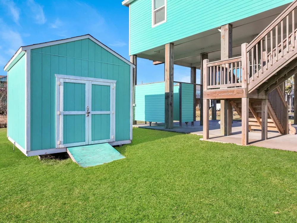 911 S Tinkle Lane Crystal Beach, TX 77650