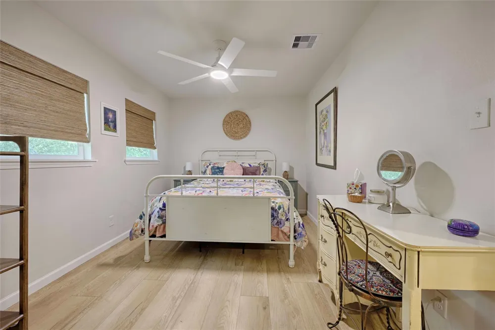 207 Hickory Drive Sheridan, TX 77475
