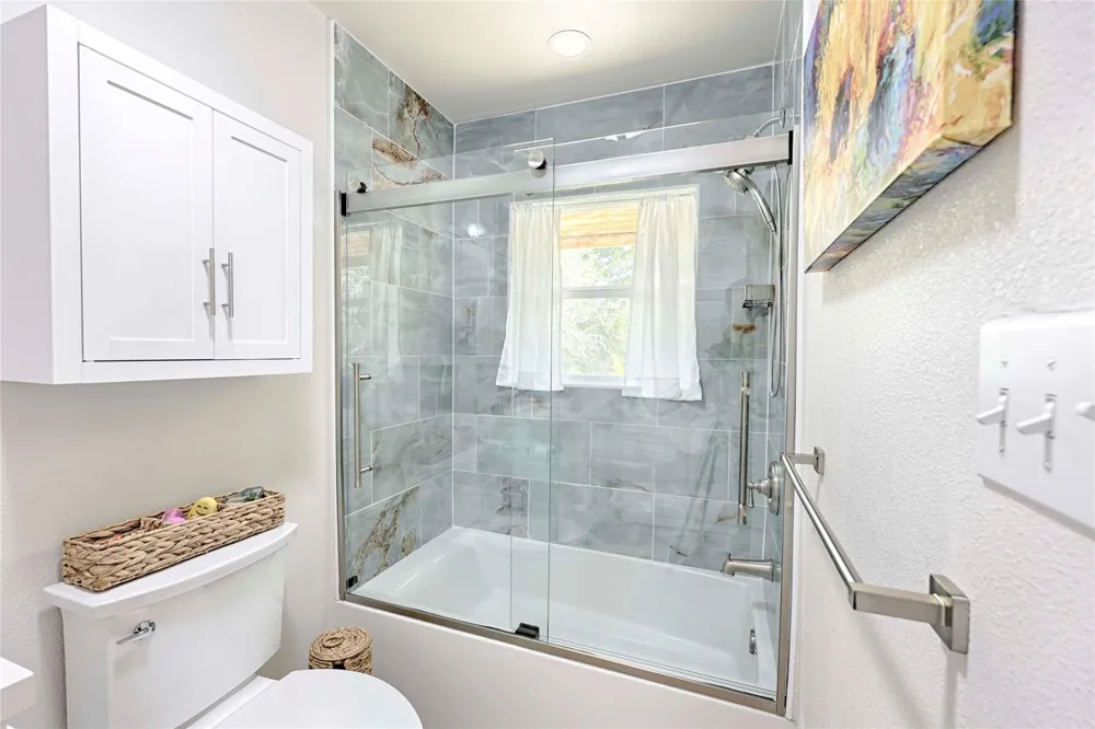 207 Hickory Drive Sheridan, TX 77475