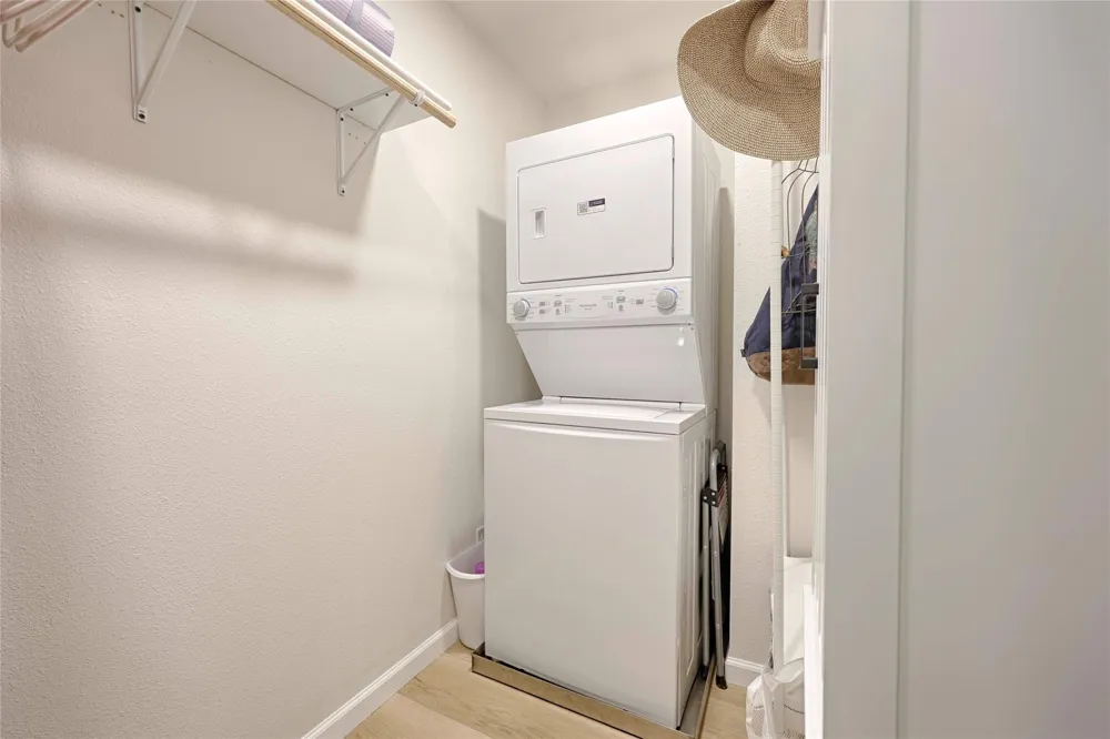 207 Hickory Drive Sheridan, TX 77475