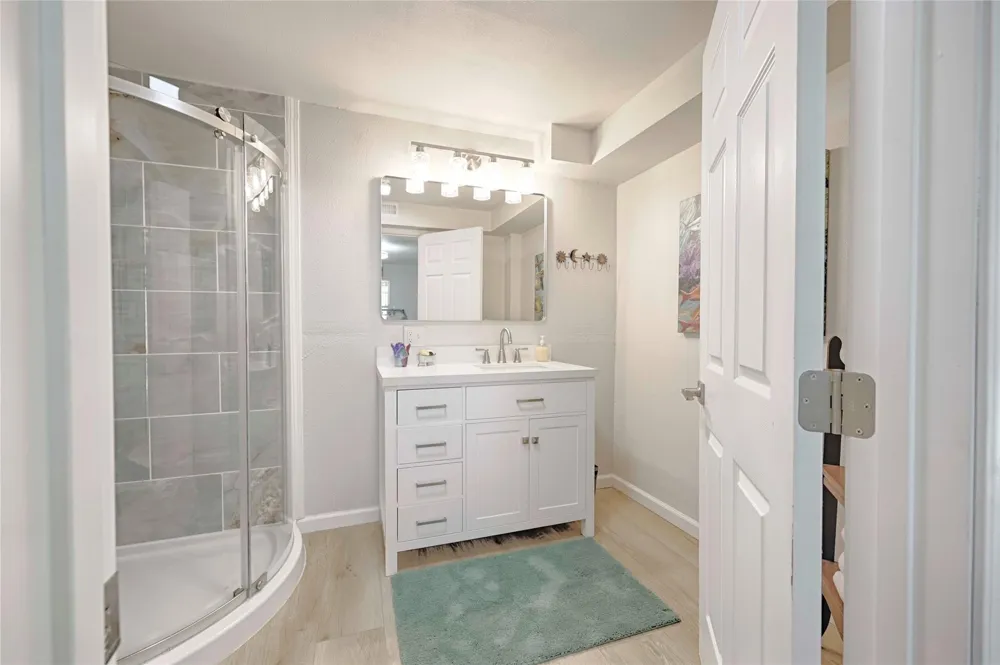 207 Hickory Drive Sheridan, TX 77475