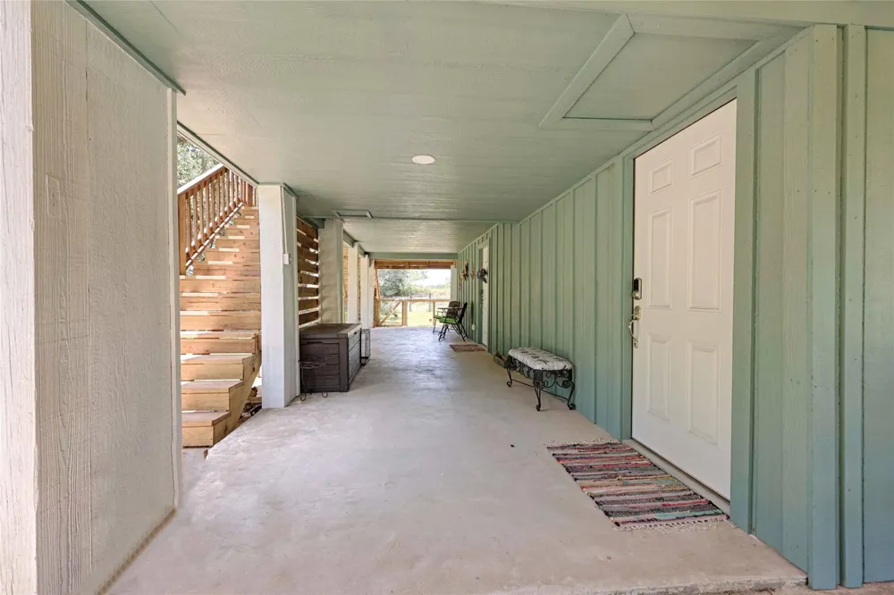 207 Hickory Drive Sheridan, TX 77475