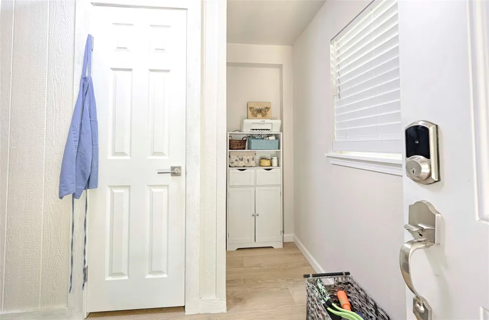 207 Hickory Drive Sheridan, TX 77475